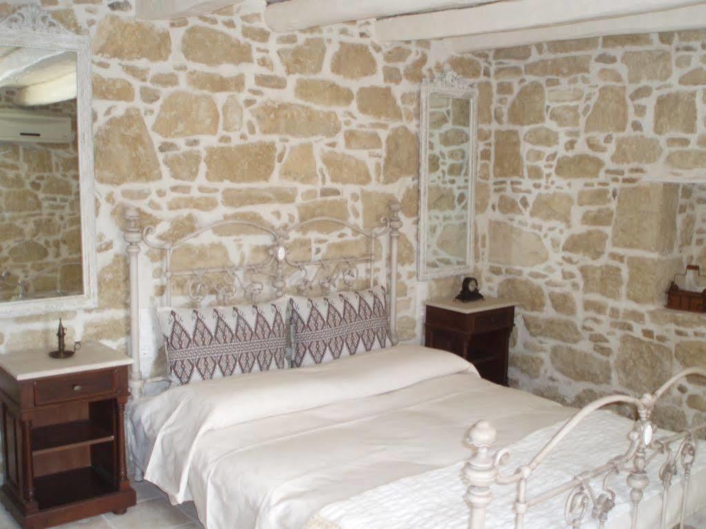 קמילרי Villa Oasis מראה חיצוני תמונה
