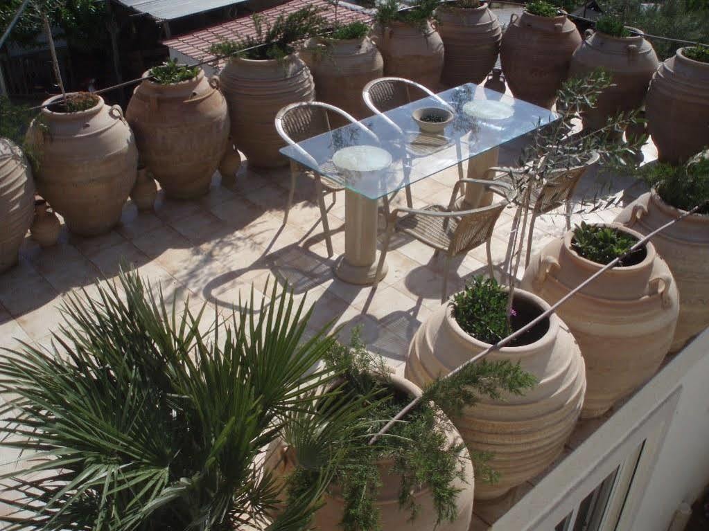 קמילרי Villa Oasis מראה חיצוני תמונה